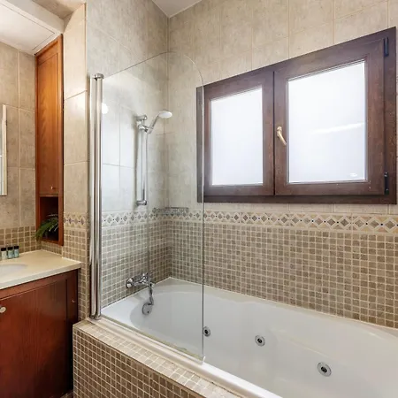 Villa Sunnyvillas: 4br Seafront Villa*private Pool*bw44 *